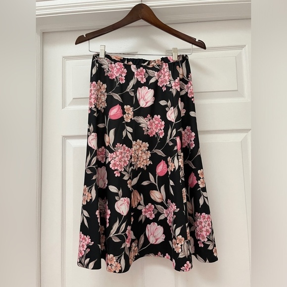 D'Allairds blouse and skirt set with belt - Picture 7 of 9